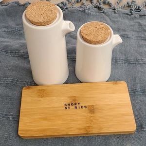 NEW IN PCKG!! SHORT STORIES Oil & Vinegar Set.